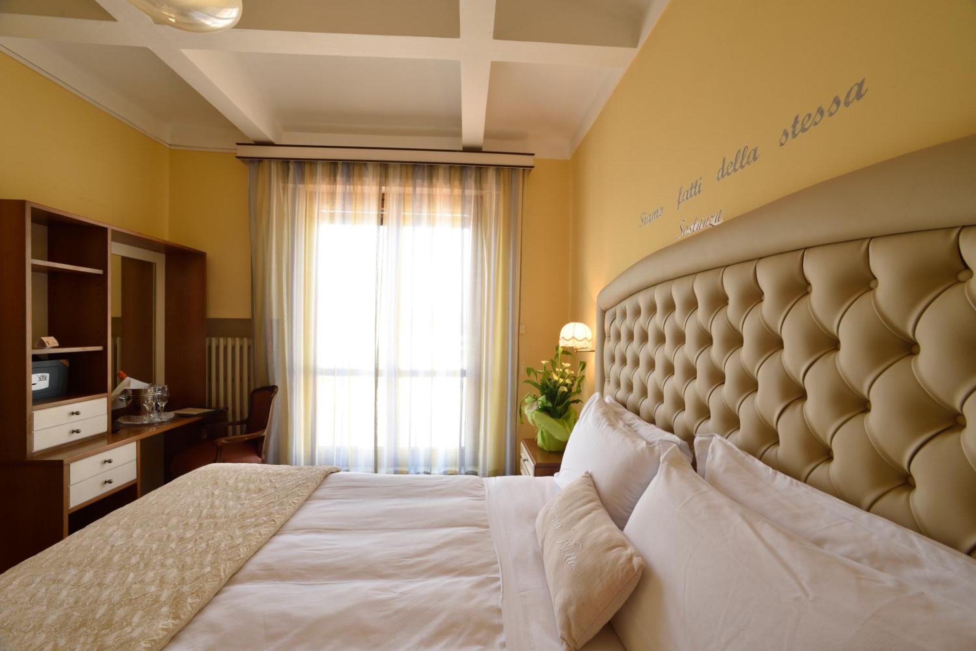 Hotel Bergamo Mare Mhotelsgroup サン・バルトロメーオ・アル・マーレ エクステリア 写真