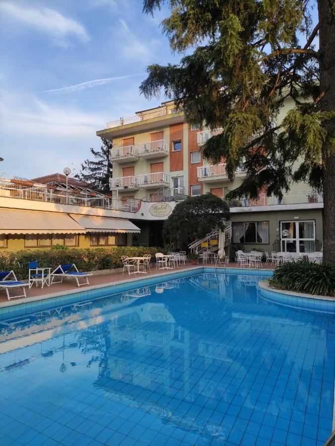 Hotel Bergamo Mare Mhotelsgroup サン・バルトロメーオ・アル・マーレ エクステリア 写真